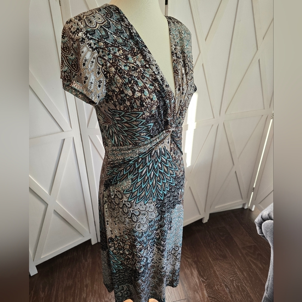 Connected - V-Neck Midi Dress with Twist-Front in a Blue, Brown Paisley Print - Picture 4 of 9